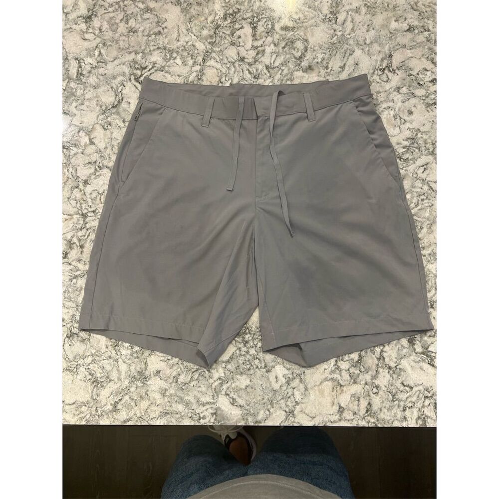 Men's Commission Classic-Fit Chino Shorts 7" Gray Sage Size M